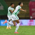 Michael Chacón del Atlético Nacional celebra después de anotar el gol de su equipo durante partido por la fecha 17 entre Atlético Nacional y Envigado como parte de la Liga BetPlay DIMAYOR 2021 jugado en el estadio  Atanasio Girardot de Medellín. Foto VizzorImage / Luis Benavides / Contribuidor