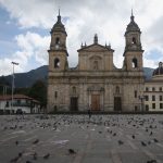 La fachada de la Catedral Primada de Colombia se ve durante el aislamiento obligatorio decretado en medio de un brote de la pandemia de coronavirus, en Bogotá. REUTERS/Luisa González