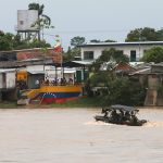 Soldados colombianos patrullando en una lancha el río Arauca, la frontera entre Colombia y Venezuela, en Arauquita.REUTERS/Luisa González