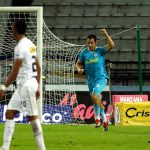 Pablo Bueno de Jaguares de Córdoba celebra después de anotar el gol de su equipo durante partido por la fecha 17 entre Once Caldas y Jaguares de Córdoba como parte de la Liga BetPlay DIMAYOR 2021 jugado en el estadio  Palogrande de Manizales. Foto VizzorImage /John Jairo Bonilla / Contribuidor