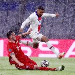 Liga de Campeones - Partido de ida de los cuartos de final - Bayern de Múnich contra París St Germain - Allianz Arena, Múnich, Alemania. 7 de abril de 2021. Kylian Mbappe del París St Germain en acción contra Niklas Sule del Bayern de Múnich REUTERS/Kai Pfaffenbach