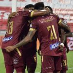 Jugadores del Tolima celebran después de anotar el primer gol durante partido entre Deportes Tolima y Deportivo Cali por los cuartos de final ida de la Liga BetPlay DIMAYOR I 2021 jugado en el estadio Manuel Murillo Toro de la ciudad de Ibagué Foto: VizzorImage / Joan Stiven Orjuela / Cont