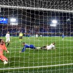 Fútbol - Liga de Campeones - Semifinal de vuelta - Chelsea vs Real Madrid - Stamford Bridge, Londres, Gran Bretaña. 5 de mayo de 2021. Mason Mount del Chelsea marca su segundo gol. REUTERS/Toby Melville