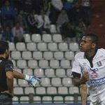 José Luis Moreno (der.), anotó el gol del Once Caldas.