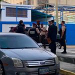 Funcionarios del régimen arriban a la sede de El Nacional en Caracas