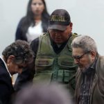 El líder de Sendero Luminoso, Abimael Guzmán, y su esposa Elena Iparraguirre en juicio durante la sentencia por atentado de 1992 de Miraflores, Base Naval del Callao, Perú, 11 septiembre 2018. REUTERS/Mariana Bazo