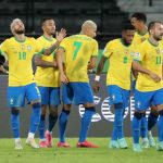 Neymar celebra con sus compañeros tras anotar uno de los goles con los que Brasil ganó 4-0 a Perú en Copa América. Estadio Nilton Santos, Río de Janeiro, Brasil. 17 de junio de 2021.
REUTERS/Sergio Moraes