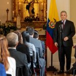 Durante la eucaristía de este lunes en memoria de las víctimas del covid-19, oficiada en la Casa de Nariño, el Presidente Iván Duque pidió evitar aglomeraciones y ser responsables en el autocuidado para prevenir casos de contagio y muertes. Foto Presidencia