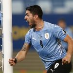 Luis Suárez celebra el gol del empate entre Uruguay y Chile por la Copa América. Arena Pantanal, Cuiabá, Brasil. 21 junio 2021. REUTERS/Rodolfo Buhrer