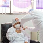 La enfermera Verónica Luz Machado,es la primera en recibir una dosis de vacuna contra el COVID-19-