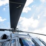 La marca del impacto de un proyectil se ve en la hélice de un helicóptero en el que viajaba el presidente colombiano Iván Duque, después de que sufriera un ataque durante un sobrevuelo cerca a la ciudad de Cúcuta, Colombia, 25 de junio, 2021. Presidencia de Colombia/ via REUTERS ATENCIÓN EDITORES - ESTA IMAGEN HA SIDO SUMINISTRADA POR UN TERCERO. NO HAY REVENTAS NO ARCHIVO