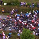 Una aficionado provoca una gran caída en la etapa 1 del Tour de Francia Foto ©PresseSports / Bernard Papon