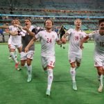 Jugadores de Dinamarca celebran después del partido. Baku Olympic Stadium, Baku, Azerbaijan - July 3, 2021. REUTERS/Tolga Bozoglu