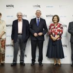 Presentación 'La Educación en Colombia' en UNIR: Elena Martínez Carro, decana de la Facultad de Educación de UNIR; Moisés Wasserman; Rafael Puyol, presidente de UNIR; Cecilia María Vélez; y Manuel Jabonero, secretario general de la OEI. "El reto de la Educación es cómo generar las bases para que la persona por sí misma evolucione con el tiempo", ha afirmado el intelectual colombiano Moisés Wasserman, durante la presentación de su libro 'La Educación en Colombia', en la Universidad Internacional de La Rioja (UNIR). Foto: LEA FARREN / Europa Press