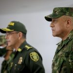 El comandante de las Fuerzas Militares de Colombia, general Luis Fernando Navarro, y el director de la Policía Nacional, general Jorge Luis Vargas, revelan detalles de los colombianos acusados de participar en el asesinato del presidente de Haití, Jovenel Moise, durante una conferencia de prensa en Bogotá, Colombia, 9 de julio, 2021. REUTERS/Luisa González