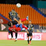 Sebastián Hernández del Medellín disputa el balón con Jesús David Rivas de Rionegro durante partido por la fecha 1 entre Deportivo Independiente Medellín y Águilas Doradas Rionegro como parte de la Liga BetPlay DIMAYOR II 2021 jugado en el estadio Atanasio Girardot de la ciudad de Medellín.Foto: VizzorImage / Donaldo Zuluaga / Cont