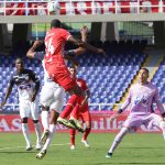 Eder Chaux arquero del Junior en acción durante partido por la fecha 1 como parte de la Liga BetPlay DIMAYOR II 2021 entre América de Cali y Atlético Junior jugado en el estadio Pascual Guerrero de la ciudad de Cali. Foto : VizzorImage / Samir Rojas / Cont