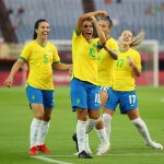 La brasileña Marta celebra luego de anotar el tercer gol de su selección frente a China por el Grupo F de la competencia del fútbol femenino de los Juegos Olímpicos de Tokio 2020 en el Estadio Miyagi de Miyagi, Japón. 21 de julio, 2021. REUTERS/Molly Darlington