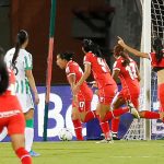 Jugadoras del América de Cali celebran triunfo ante Atlético Nacional en partido por la fecha 3 como parte de la Liga Femenina BetPlay DIMAYOR 2021 jugado en el estadio Atanasio Girardot de Medellín Foto: VizzorImage / Donaldo Zuluaga / Contribuidor
