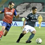 Michael Ortega del Cali disputa el balón con Sebastián Hernández del Medellín durante partido entre Deportivo Cali y Deportivo Independiente Medellín por la fecha 2 de la Liga BetPlay DIMAYOR II 2021 jugado en el estadio Deportivo Cali de la ciudad de Palmira.Foto: VizzorImage / Gabriel Aponte / Staff