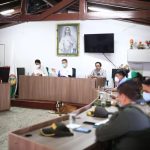 El gobernador (e) de Antioquia, Luis Fernando Suárez, lideró un encuentro con las autoridades locales y representantes de los campesinos desplazados en Ituango. Cortesía Gobernación de Antioquia
