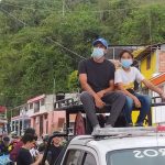 El municipio de Neira (Caldas) recibió a su hijo con un recorrido por la calle principal a bordo de uno de los carros del Cuerpo de Bomberos, donde solo pueden subir los super héroes