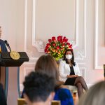 Duque Márquez promulgó este jueves seis leyes que promueven oportunidades, emprendimiento y equidad de género, amplían las licencias de paternidad y reglamentan el trabajo remoto, y resaltó que el 50% del presupuesto social del país se dirige a las mujeres colombianas.
