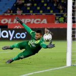 Álvaro Montero de Deportes Tolima en acción durante partido entre Atlético Junior y Deportes Tolima de la fecha 4 por la Liga BetPlay DIMAYOR II 2021 jugado en el estadio Metropolitano Roberto Meléndez de la ciudad de Barranquilla.Foto: VizzorImage / Jairo Cassiani / Cont.
