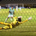Jefferson Duque del Atlético Nacional celebra después de anotar el primer gol de su equipo durante partido por la fecha 5 entre Patriotas Boyacá y Atlético Nacional como parte de la Liga BetPlay DIMAYOR II 2021 jugado en el estadio La Independencia  de la ciudad de Tunja. Foto : VizzorImage / Macgiber Baron/ Contribuidor