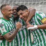 Jugadores de Nacional celebran después de anotar el primer gol durante el partido entre Atlético Nacional y Deportes Quindío por la fecha 6 de la Liga BetPlay DIMAYOR II 2021 jugado en el estadio Polideportivo Sur de Envigado.Foto: VizzorImage / Luis Benavides / Cont