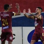 Guillermo Celis de Jaguares celebra después de anotar el tercer gol de su equipo durante el partido por la fecha 7 Liga BetPlay DIMAYOR II 2021 entre Jaguares de Córdoba F.C. y Deportes Tolima jugado en el estadio Jaraguay de la ciudad de Montería. Foto: VizzorImage / Andrés Felipe López / Cont