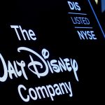 Star+, de Disney, llega a Latinoamérica con propuesta de entretenimiento y deportes para adultos
Una pantalla muestra el logo de operaciones de Walt Disney Company en el piso de la Bolsa de Valores de Nueva York, en Nueva York, EEUU,REUTERS/Brendan McDermid