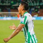 Jugadores de Nacional celebran después de anotar el primer gol durante el partido entre Atlético Nacional y Aguilas Doradas Rionegro por la fecha 7 de la Liga BetPlay DIMAYOR II 2021 jugado en el estadio Atanasio Girardot de Medellín.Foto: VizzorImage / Donaldo Zuluaga / Cont
