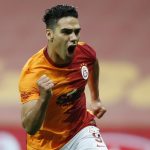 Foto de archivo de Radamel Falcao García celebrando tras marcar un gol para Galatasaray ante Besiktas por la liga turca. REUTERS/Kemal Aslan