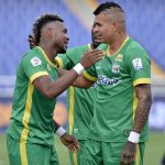 Leyser Chaverra del Quindío celebra después de anotar el primer gol de su equipo durante partido por la fecha 8 como parte de la Liga BetPlay DIMAYOR II 2021 entre América de Cali y Deportes Quindío jugado en el estadio Pascual Guerrero de la ciudad de Cali. Foto: VizzorImage / Gabriel Aponte / Staff