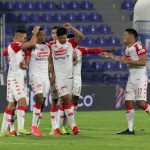 Fainer Torijano de Independiente Santa Fe celebra con sus compañeros de equipo después de anotar gol de su equipo durante partido entre Deportivo Pasto e Independiente Santa Fe la fecha 10 por la Liga BetPlay DIMAYOR II 2021 jugado en el estadio Departamental Libertad de la ciudad de Pasto. Foto: VizzorImage / Leonardo Castro / Cont.