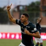 José Caldera de Deportivo Cali celebran el segundo gol anotado a Envigado F. C. durante partido entre Envigado F. C. y Deportivo Cali de la fecha 12 por la Liga BetPlay DIMAYOR II 2021, en el estadio Polideportivo Sur de la ciudad de Envigado.Foto: VizzorImage / Juan A. Cardona / Cont.