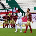 Jugadores de Deportes Tolima, celebran el gol anotado a Once Caldas, durante partido de la fecha 13 entre Once Caldas y Deportes Tolima, por la Liga BetPlay DIMAYOR II 2021, jugado en el estadio Palogrande de la ciudad de Manizales. Foto: VizzorImage / Daniel Ocampo/ Cont.