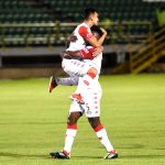 Carlos Sánchez del Independiente Santa Fe celebra después de anotar el  gol de su equipo durante partido por la fecha 13 entre Patriotas Boyacá y el Independiente Santa Fe como parte de la Liga BetPlay DIMAYOR II 2021 jugado en el estadio La Independencia  de la ciudad de Tunja. Foto: VizzorImage / Macgiver Baron / Contribuidor
