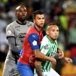 Jarlan Barrera de Atlético Nacional y Andres Mosquera, German Gutiérrez de Deportivo Independiente Medellín disputan el balón durante partido entre Atlético Nacional y Deportivo Independiente Medellín de la fecha 14 por la Liga BetPlay DIMAYOR II 2021, en el estadio Atanasio Girardot de la ciudad de Medellin. Foto: VizzorImage / Luis Benavides / Cont.MEDELLIN - COLOMBIA, 16–10-2021: Jarlan Barrera de Atletico Nacional y Andres Mosquera, German Gutierrez de Deportivo Independiente Medellin disputan el balon durante partido entre Atletico Nacional y Deportivo Independiente Medellin de la fecha 14 por la Liga BetPlay DIMAYOR II 2021, en el estadio Atanasio Girardot de la ciudad de Medellin. / Jarlan Barrera of Atletico Nacional and Andres Mosquera, German Gutierrez of Deportivo Independiente Medellin fights for the ball with during a match between Atletico Nacional and Deportivo Independiente Medellin of the 14th date for the BetPlay DIMAYOR II 2021 League at the Atanasio Girardot stadium in Medellin city. / Photo: VizzorImage / Luis Benavides / Cont.