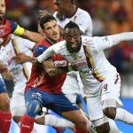 Adrian Arregui del Medellín y Juan Fernando Caicedo del Tolima durante partido entre Deportivo Independiente Medellín y Deportes Tolima por la fecha 15 como parte de la Liga BetPlay DIMAYOR II 2021 jugado en el estadio Atanasio Girardot de la ciudad de Medellín .Foto: VizzorImage / Luis Benavides / Cont