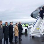 Presidente Duque al llegar a la ciudad escocesa para participar en la COP26, el destacó el interés de los grandes inversionistas que participan en el evento mundial en los Bonos Verdes que Colombia está emitiendo, ya que eso representa la posibilidad de movilizar capital con credibilidad en la política ambiental del país.