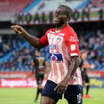 Carmelo Valencia del Atlético Junior  celebra después de anotar el  gol de su equipo durante partido por la fecha 17 entre Atlético Junior y Deportivo Pasto como parte de la Liga BetPlay DIMAYOR II 2021 jugado en el estadio Metroplitano Roberto Meléndez de la ciudad de Barranquilla. Foto: VizzorImage / Jairo Cassiani / Contribuidor
