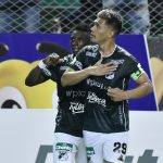 Teófilo Gutiérrez del Cali celebra después de anotar el primer gol de su equipo durante partido entre Deportivo Cali y Deportes Quindío por la fecha 18 de la Liga BetPlay DIMAYOR II 2021 jugado en el estadio Deportivo Cali de la ciudad de Palmira. Foto: VizzorImage / Gabriel Aponte / Staff