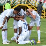 Jugadores del Medellín celebran después de anotar el primer gol durante partido por la fecha 18 de la Liga BetPlay DIMAYOR II 2021 entre Patriotas Boyacá F.C. y Deportivo Independiente Medellín jugado en el estadio La Independencia de la ciudad de Tunja.Foto: VizzorImage / Macgiver Baron / Cont