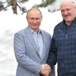 El presidente ruso, Vladimir Putin, se reúne con su homólogo de Bielorrusia, Alexander Lukashenko, en Sochi, Rusia, el 22 de febrero, 2021. Foto Oficina de prensa de KREMLIN- HANDOUT - AGENCIA ANADOLU.