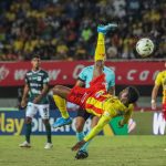 Jherson Steven Mosquera de Pereira en acción durante partido por la fecha 26, cuadrangulares semifinales de la Liga BetPlay DIMAYOR II 2021 entre Deportivo Pereira y Deportivo Pasto jugado en el estadio Hernán Ramírez Villegas de la ciudad de Pereira Foto: VizzorImage  / Pablo Bohorquez / Contribuidor