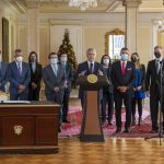 El Presidente Iván Duque Márquez anunció este jueves que Colombia recuperará su soberanía en la producción de vacunas a partir del 2022, gracias a la firma de un acuerdo entre el Gobierno, la compañía canadiense Providence y la colombiana VaxThera.
Foto: Nicolás Galeano - Presidencia