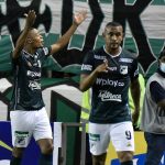 Harold Preciado del Cali celebra después de anotar el primer gol de su equipo durante partido entre Deportivo Cali y Atlético Junior por la fecha 25, cuadrangulares semifinales, de la Liga BetPlay DIMAYOR II 2021 jugado en el estadio Deportivo Cali de la ciudad de Palmira. Foto: VizzorImage / Gabriel Aponte / Staff