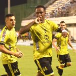Kevin Londoño jugador de Alianza Petrolera  celebra su gol contra Deportivo Pereira durante partido entre Alianza Petrolera  y Deportivo Pereira. por la fecha 1 como parte de la Liga BetPlay DIMAYOR I 2022 jugado en el estadio Daniel Villa Zapata  de la ciudad de Barrancabermeja. Foto: VizzorImage / José David Martínez/ Contribuidor